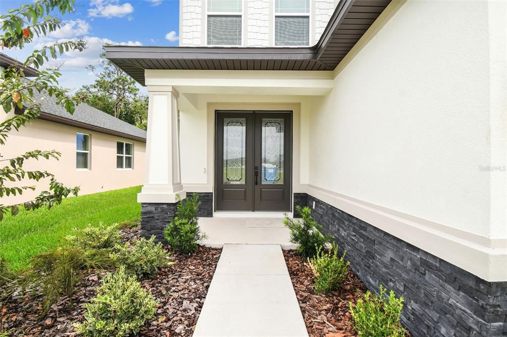 Activo con contrato: $653,990 (5 camas, 3 baños, 2732 Pies cuadrados)