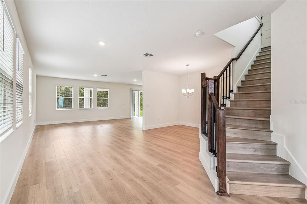 Activo con contrato: $653,990 (5 camas, 3 baños, 2732 Pies cuadrados)