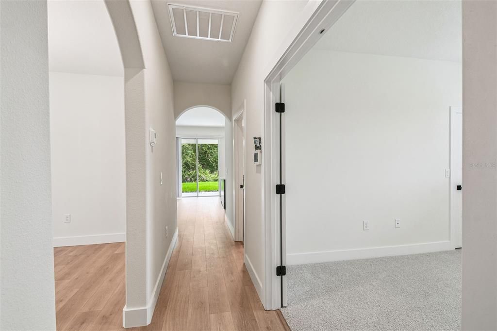 Activo con contrato: $653,990 (5 camas, 3 baños, 2732 Pies cuadrados)