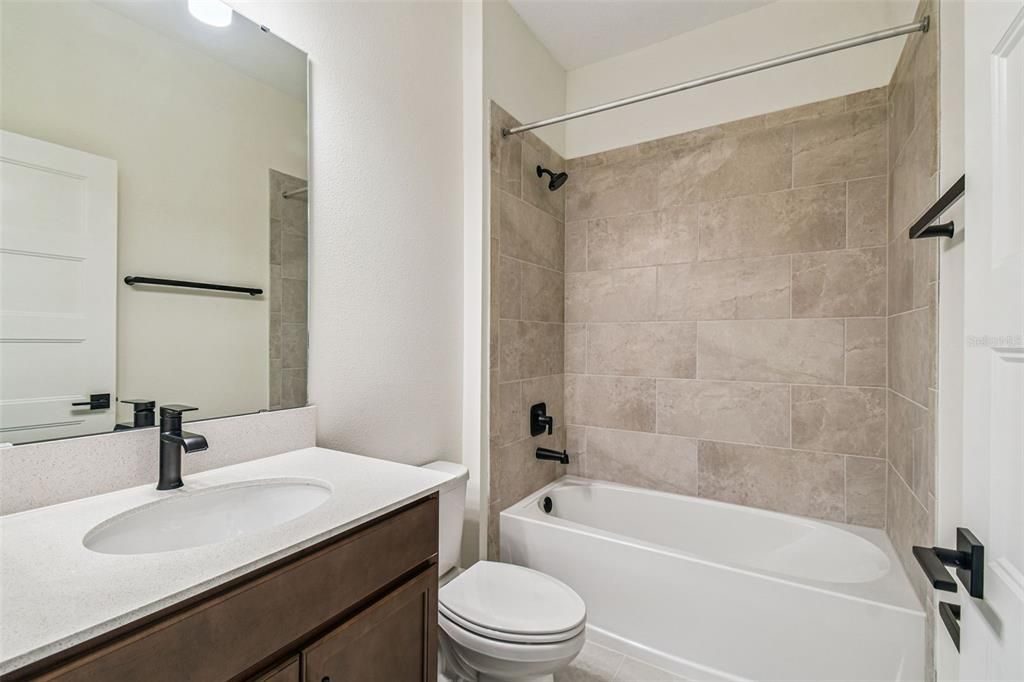 Activo con contrato: $653,990 (5 camas, 3 baños, 2732 Pies cuadrados)