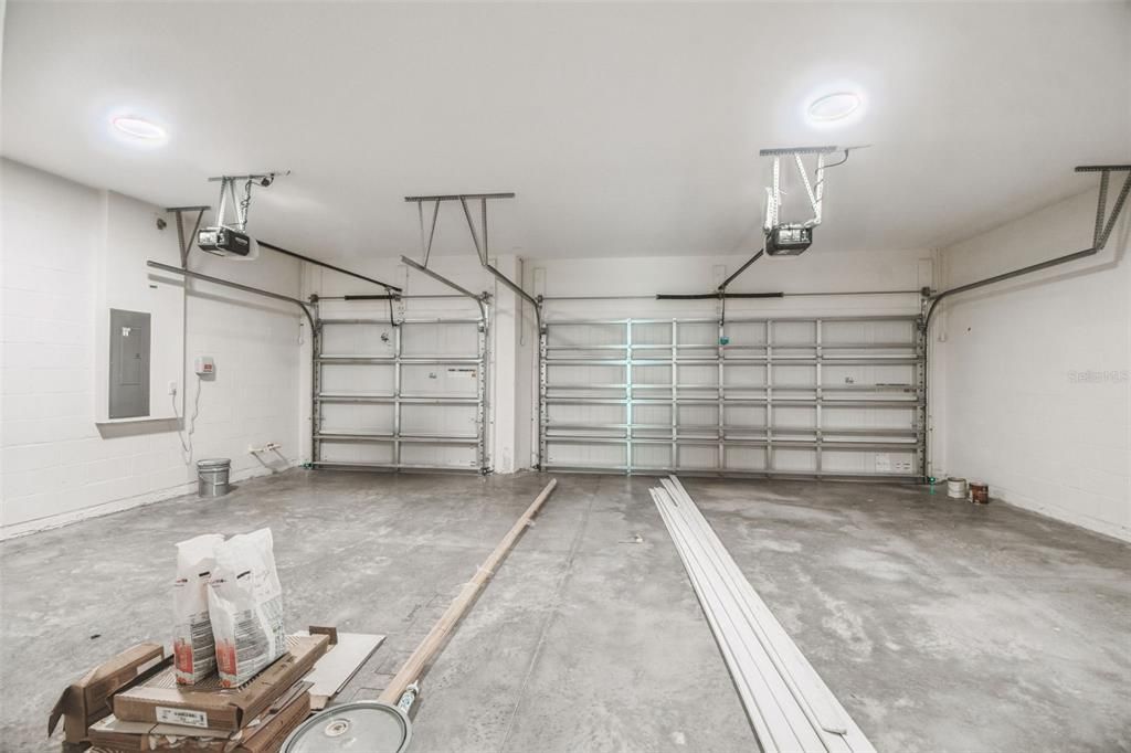 Activo con contrato: $653,990 (5 camas, 3 baños, 2732 Pies cuadrados)