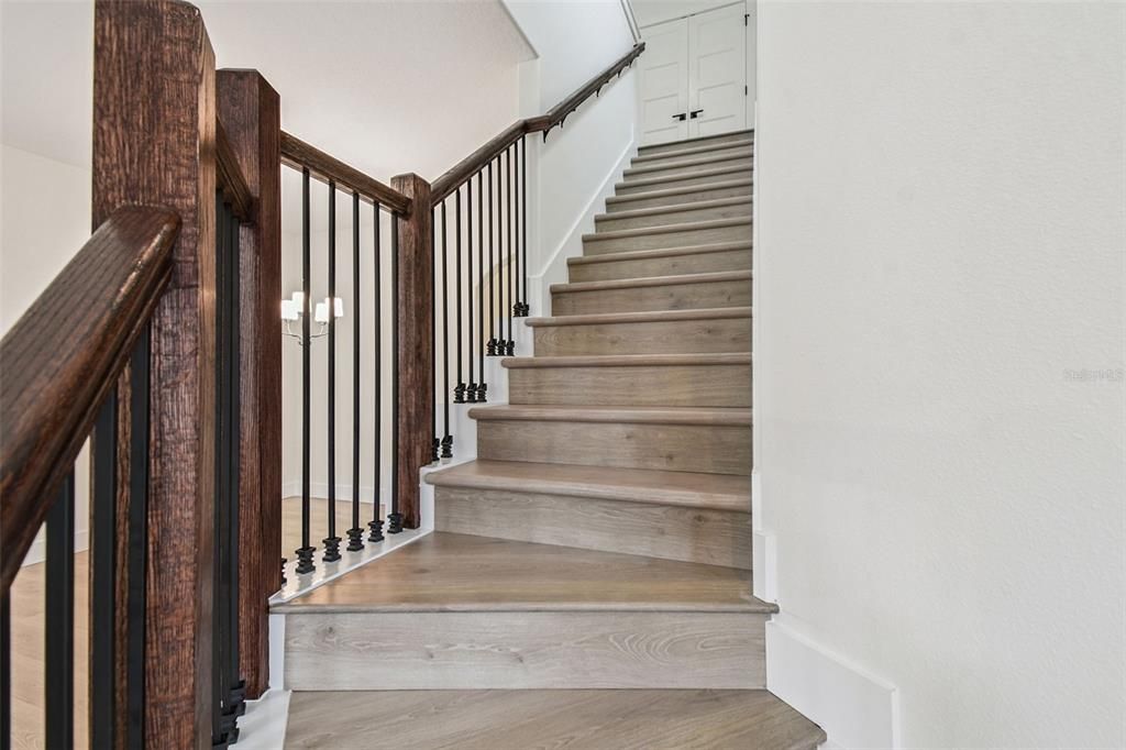 Activo con contrato: $653,990 (5 camas, 3 baños, 2732 Pies cuadrados)