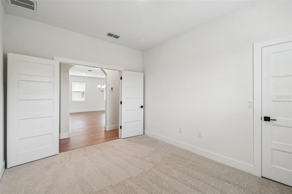 Activo con contrato: $653,990 (5 camas, 3 baños, 2732 Pies cuadrados)