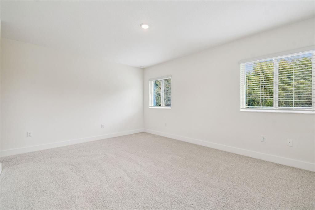 Activo con contrato: $653,990 (5 camas, 3 baños, 2732 Pies cuadrados)