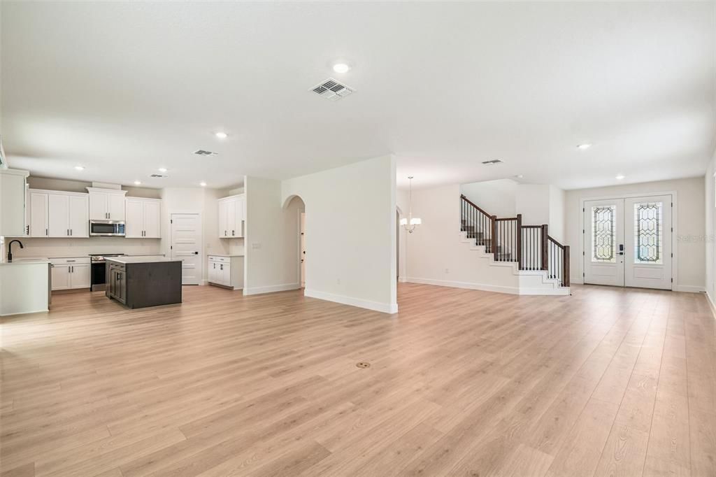 Activo con contrato: $653,990 (5 camas, 3 baños, 2732 Pies cuadrados)