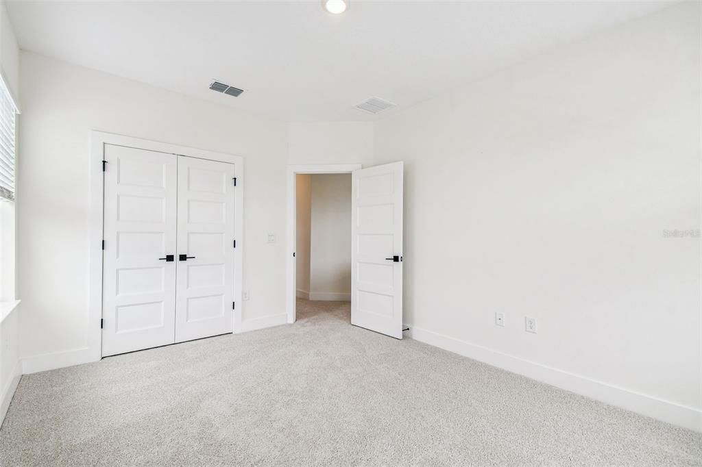 Activo con contrato: $653,990 (5 camas, 3 baños, 2732 Pies cuadrados)