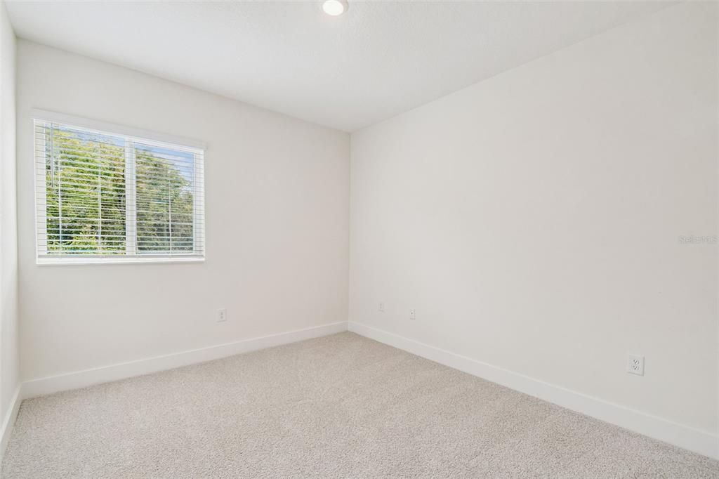 Activo con contrato: $653,990 (5 camas, 3 baños, 2732 Pies cuadrados)