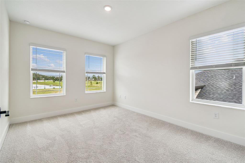 Activo con contrato: $653,990 (5 camas, 3 baños, 2732 Pies cuadrados)