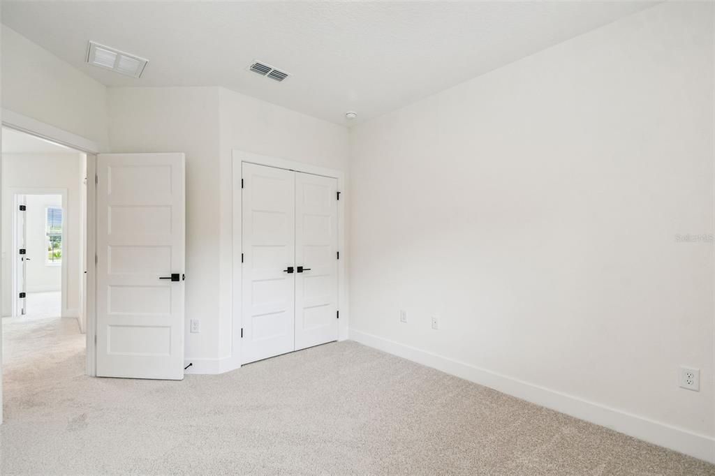 Activo con contrato: $653,990 (5 camas, 3 baños, 2732 Pies cuadrados)