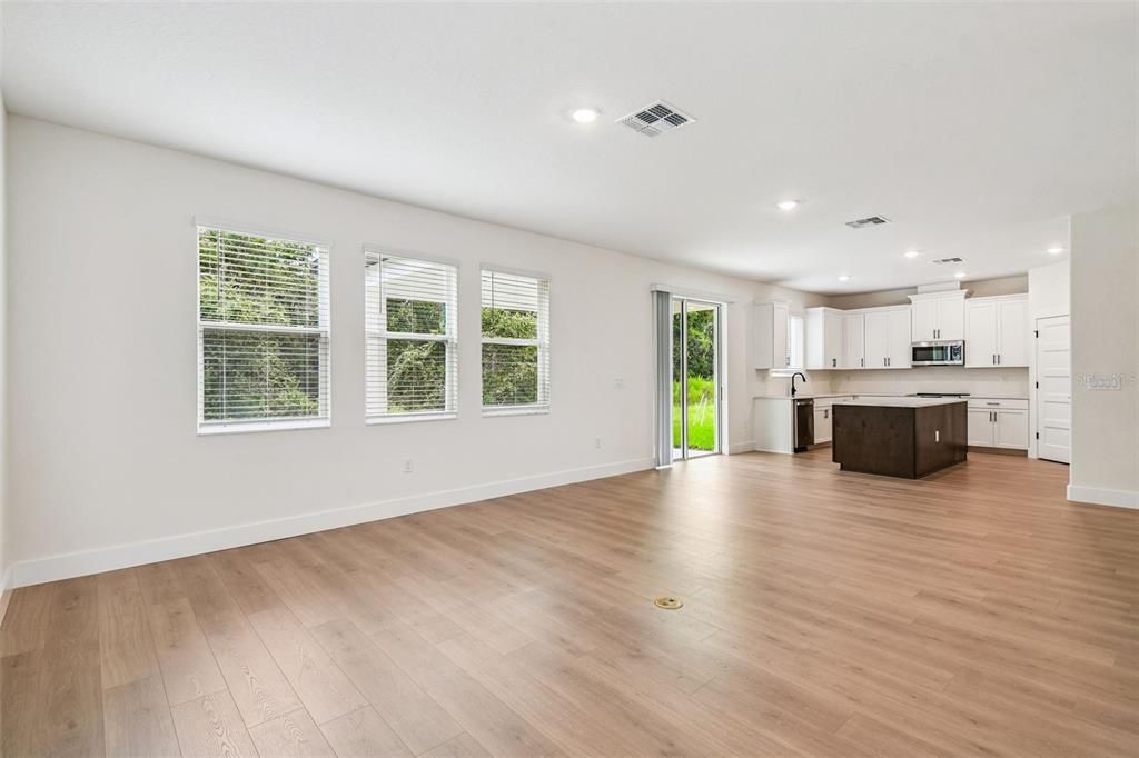 Activo con contrato: $653,990 (5 camas, 3 baños, 2732 Pies cuadrados)