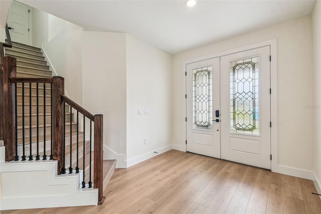 Activo con contrato: $653,990 (5 camas, 3 baños, 2732 Pies cuadrados)