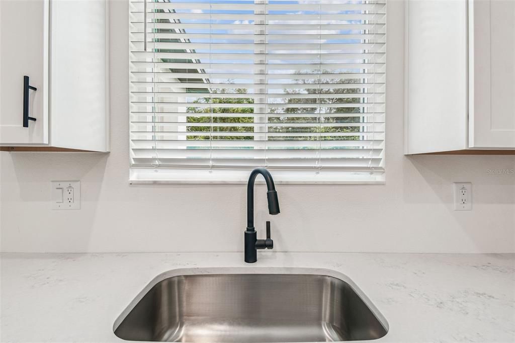 Activo con contrato: $653,990 (5 camas, 3 baños, 2732 Pies cuadrados)