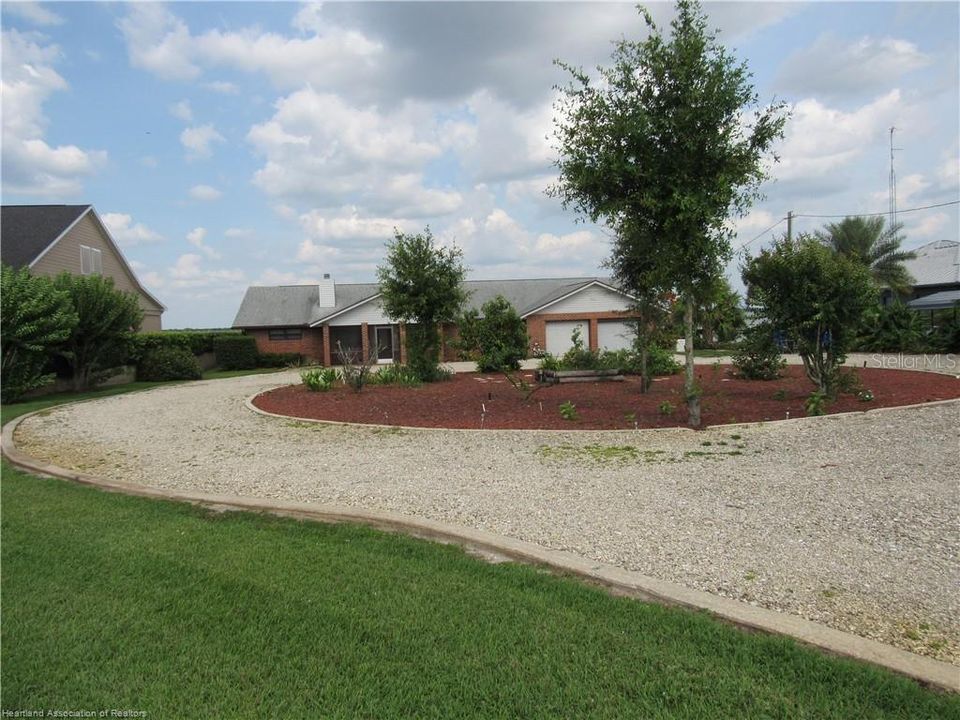 For Sale: $769,500 (3 beds, 3 baths, 2319 Square Feet)