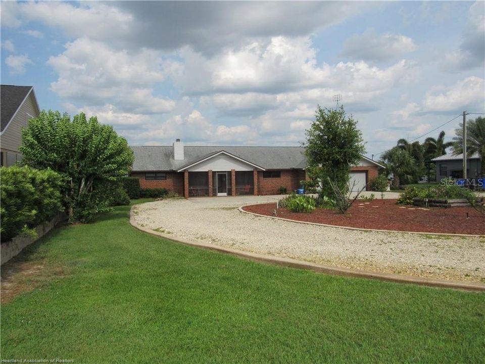 For Sale: $769,500 (3 beds, 3 baths, 2319 Square Feet)