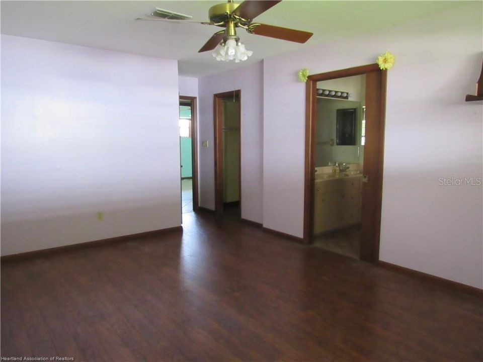 For Sale: $769,500 (3 beds, 3 baths, 2319 Square Feet)