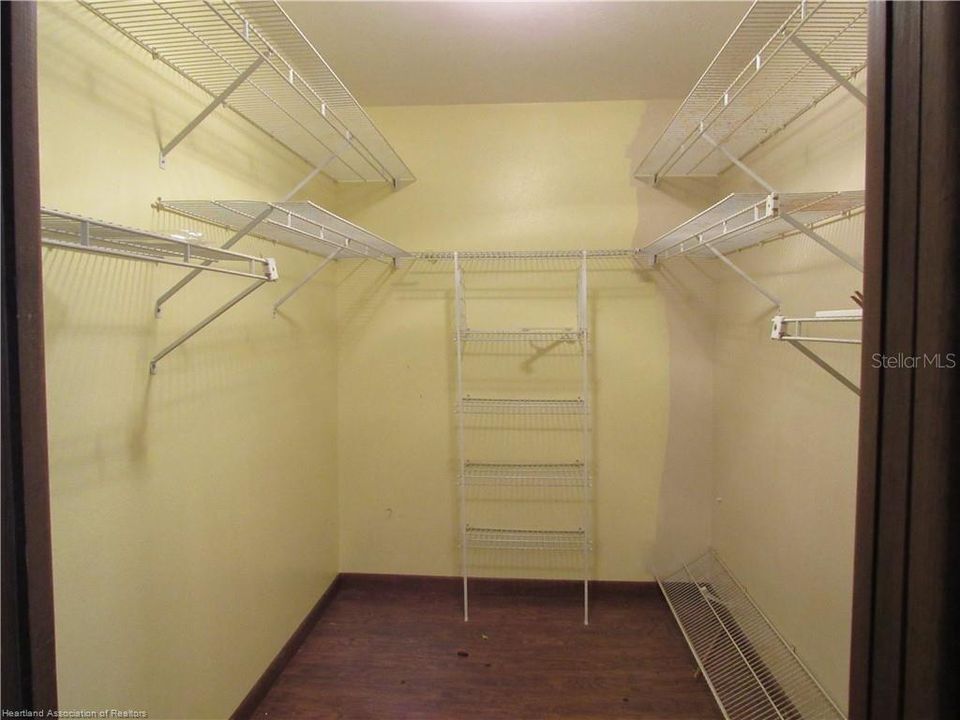 For Sale: $769,500 (3 beds, 3 baths, 2319 Square Feet)