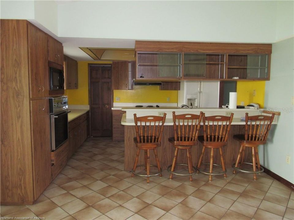 For Sale: $769,500 (3 beds, 3 baths, 2319 Square Feet)