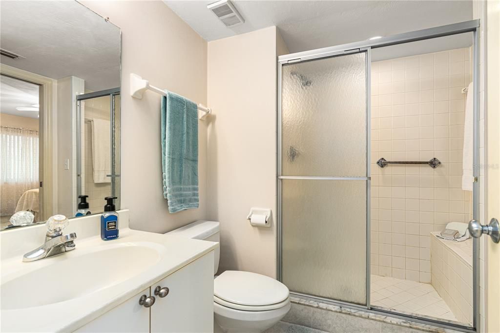 待售: $449,000 (2 贝兹, 2 浴室, 1380 平方英尺)