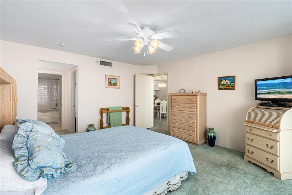 待售: $449,000 (2 贝兹, 2 浴室, 1380 平方英尺)