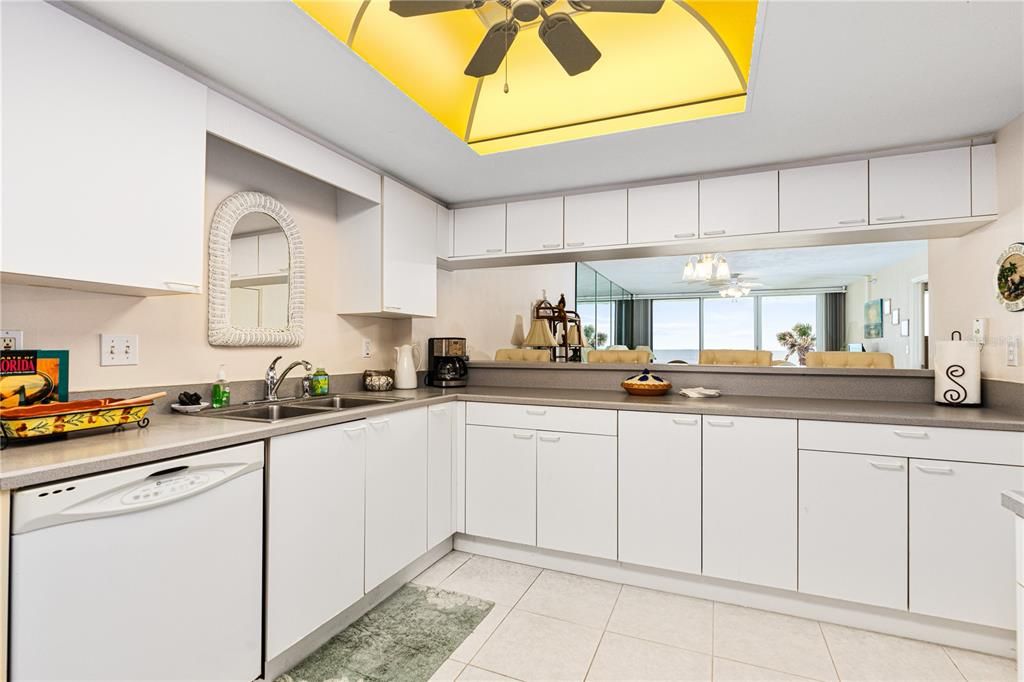 待售: $449,000 (2 贝兹, 2 浴室, 1380 平方英尺)