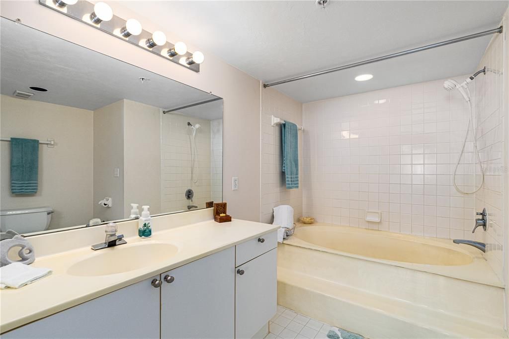 待售: $449,000 (2 贝兹, 2 浴室, 1380 平方英尺)