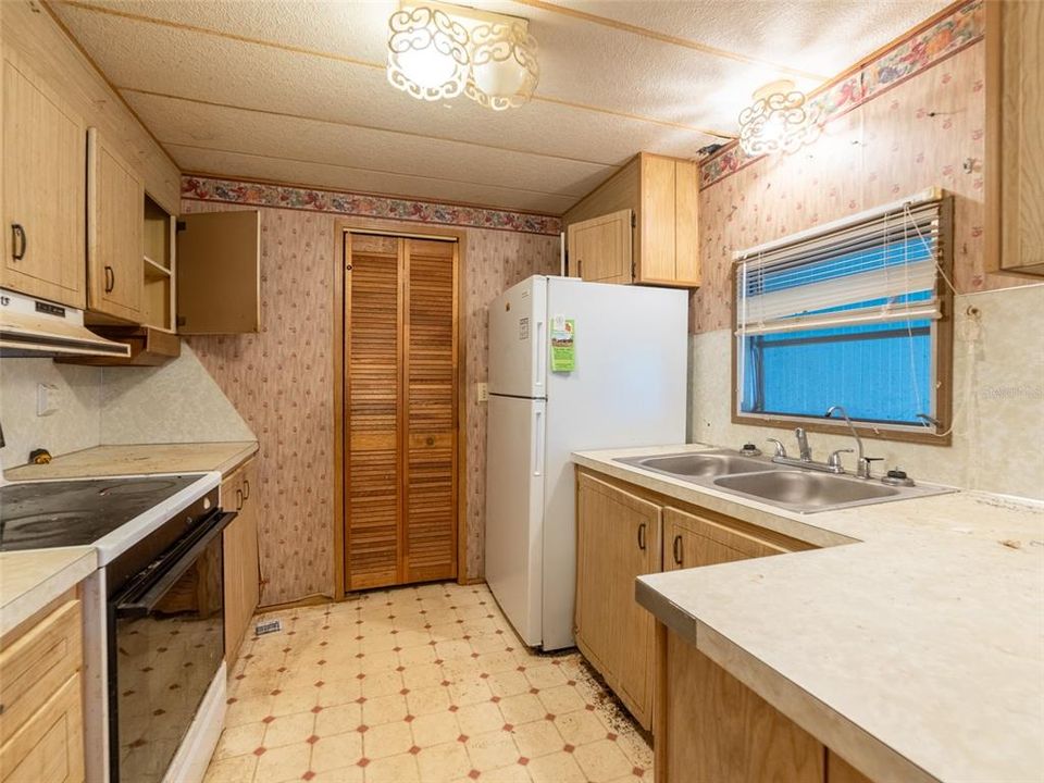 На продажу: $80,000 (2 спален, 2 ванн, 957 Квадратных фут)