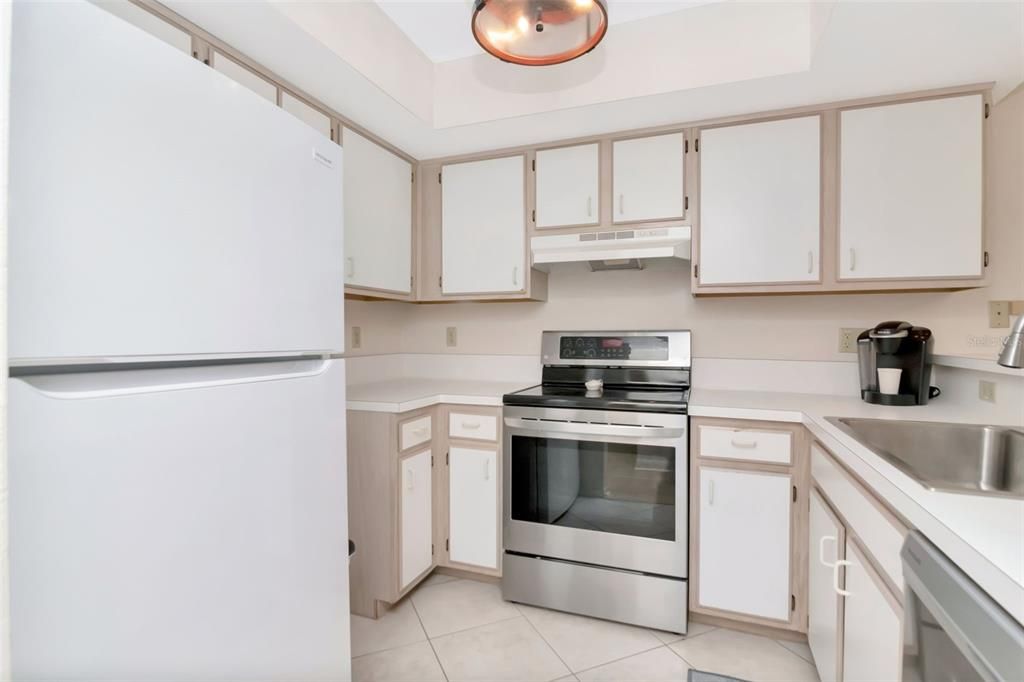 Activo con contrato: $2,700 (3 camas, 3 baños, 1700 Pies cuadrados)