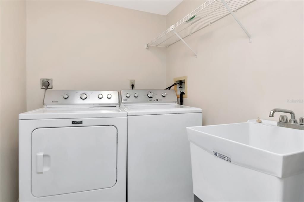 Activo con contrato: $2,700 (3 camas, 3 baños, 1700 Pies cuadrados)