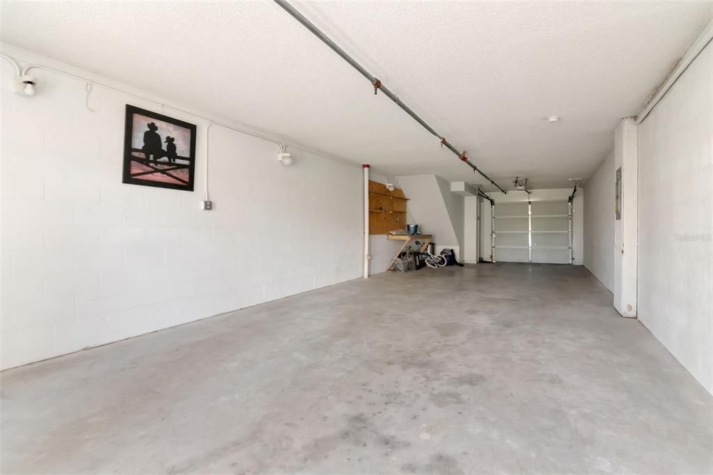 Activo con contrato: $2,700 (3 camas, 3 baños, 1700 Pies cuadrados)