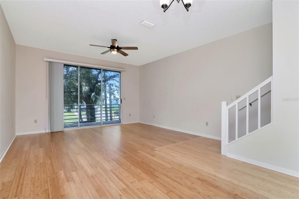 Activo con contrato: $2,700 (3 camas, 3 baños, 1700 Pies cuadrados)