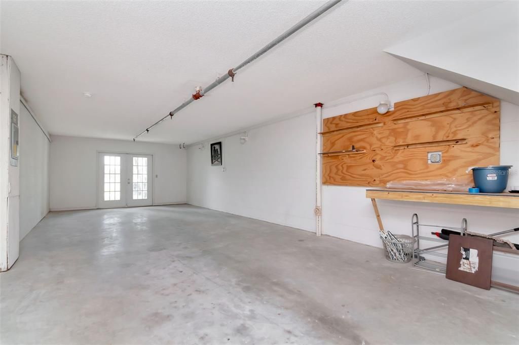 Activo con contrato: $2,700 (3 camas, 3 baños, 1700 Pies cuadrados)