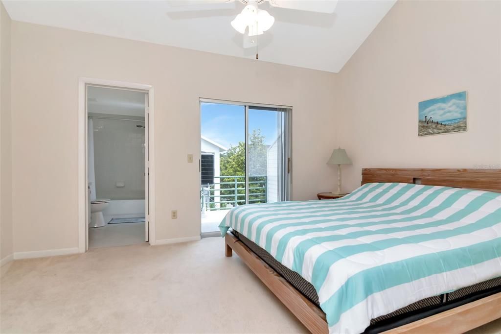 Activo con contrato: $2,700 (3 camas, 3 baños, 1700 Pies cuadrados)