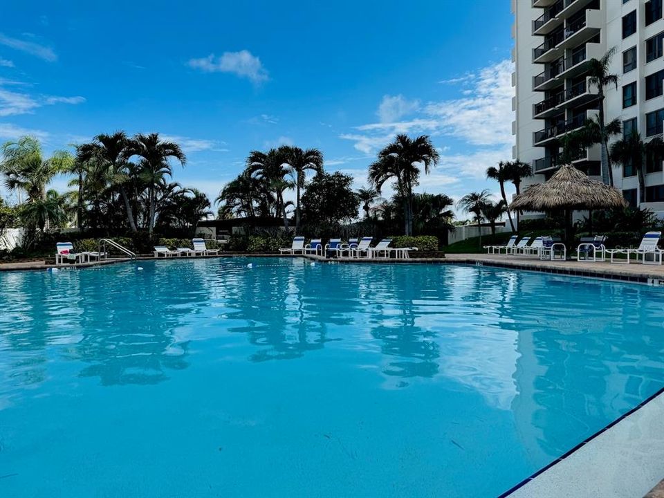 Activo con contrato: $2,700 (3 camas, 3 baños, 1700 Pies cuadrados)