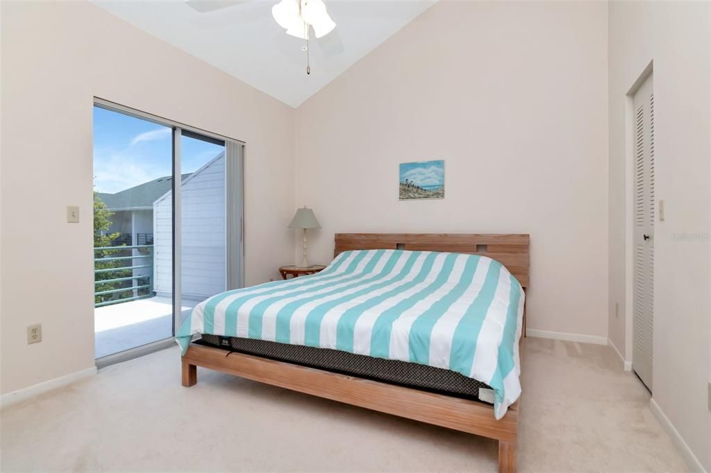 Activo con contrato: $2,700 (3 camas, 3 baños, 1700 Pies cuadrados)