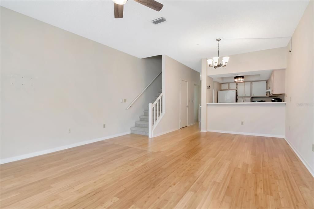 Activo con contrato: $2,700 (3 camas, 3 baños, 1700 Pies cuadrados)