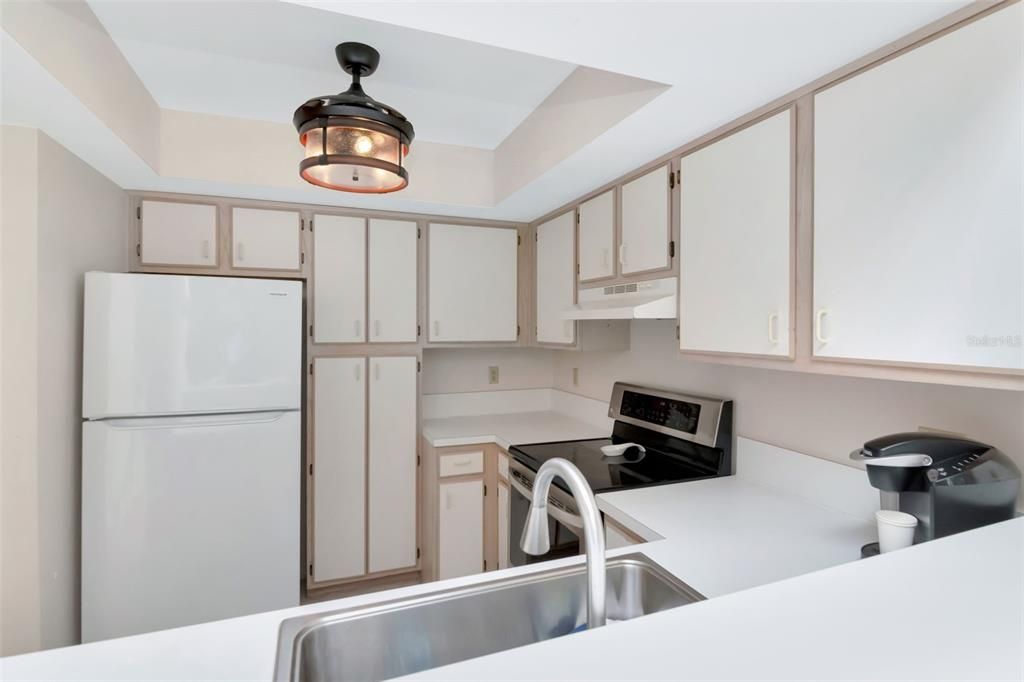 Activo con contrato: $2,700 (3 camas, 3 baños, 1700 Pies cuadrados)