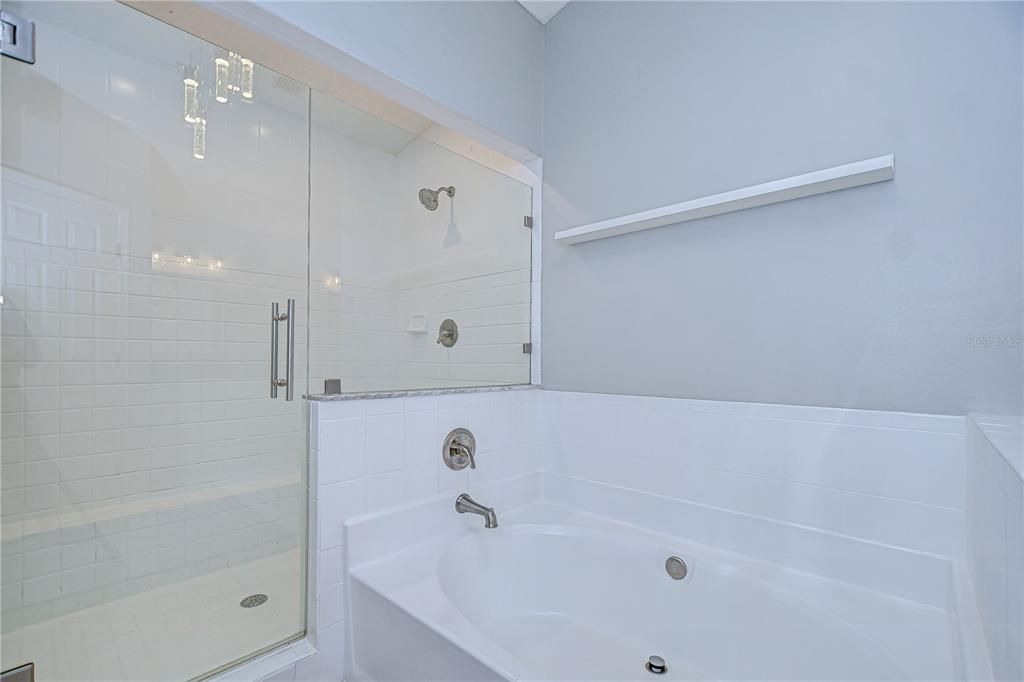 For Sale: $535,000 (5 beds, 3 baths, 2880 Square Feet)