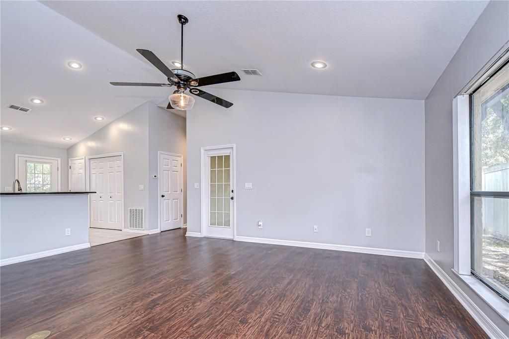 For Sale: $535,000 (5 beds, 3 baths, 2880 Square Feet)