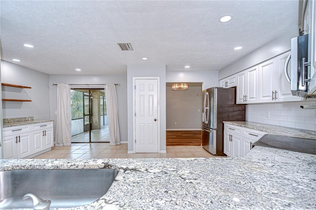 For Sale: $535,000 (5 beds, 3 baths, 2880 Square Feet)