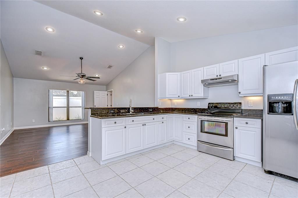 For Sale: $535,000 (5 beds, 3 baths, 2880 Square Feet)