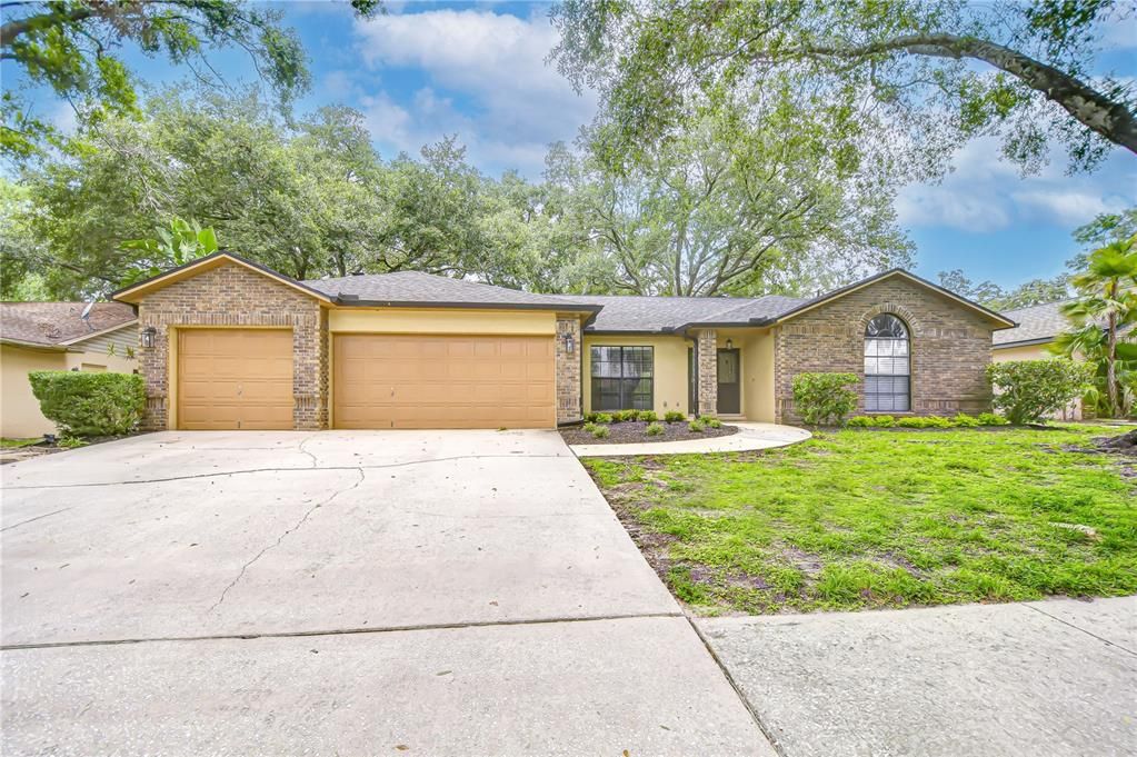 For Sale: $535,000 (5 beds, 3 baths, 2880 Square Feet)