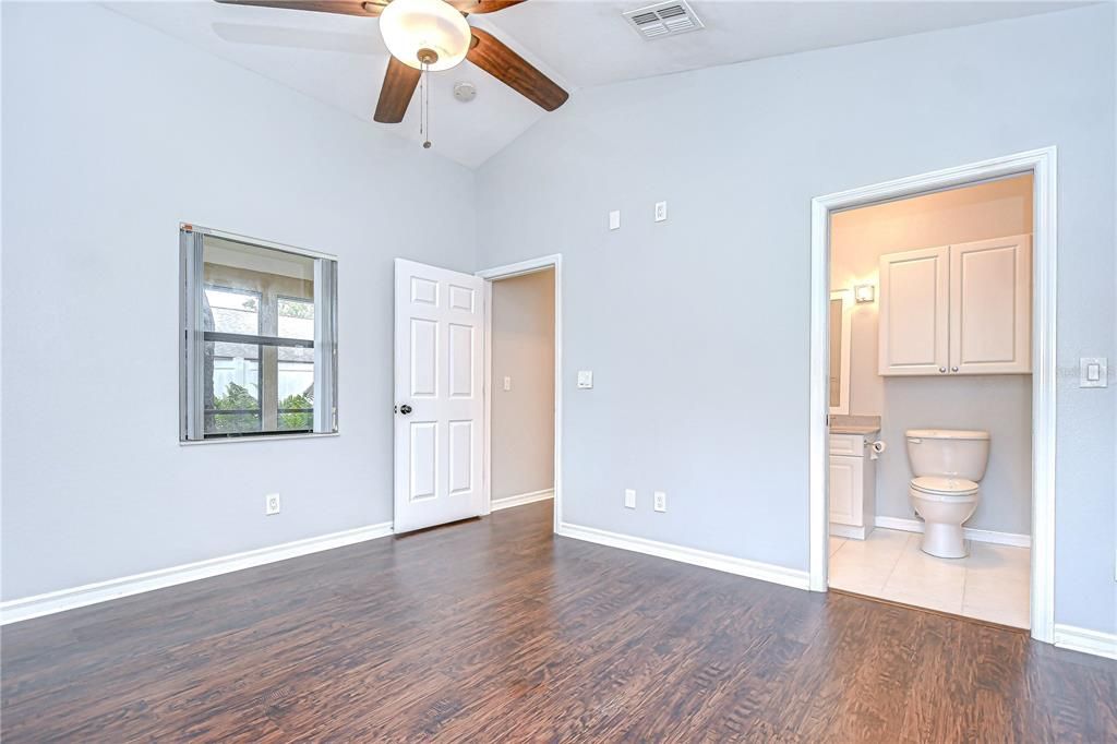 For Sale: $535,000 (5 beds, 3 baths, 2880 Square Feet)