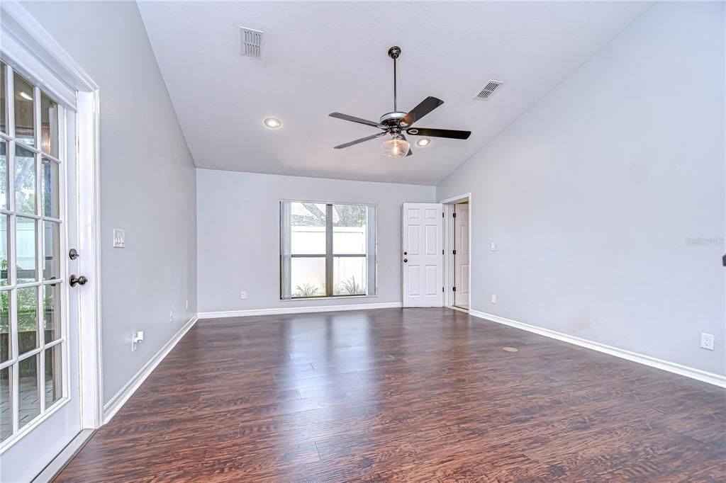 For Sale: $535,000 (5 beds, 3 baths, 2880 Square Feet)