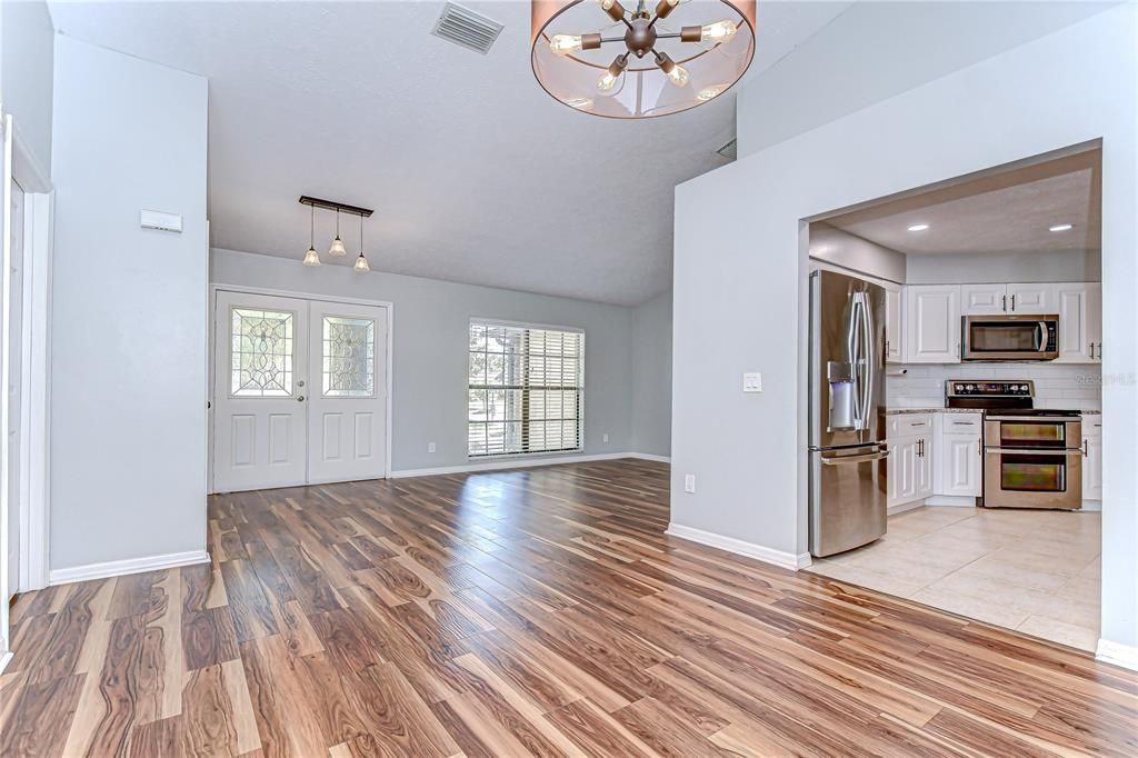 For Sale: $535,000 (5 beds, 3 baths, 2880 Square Feet)