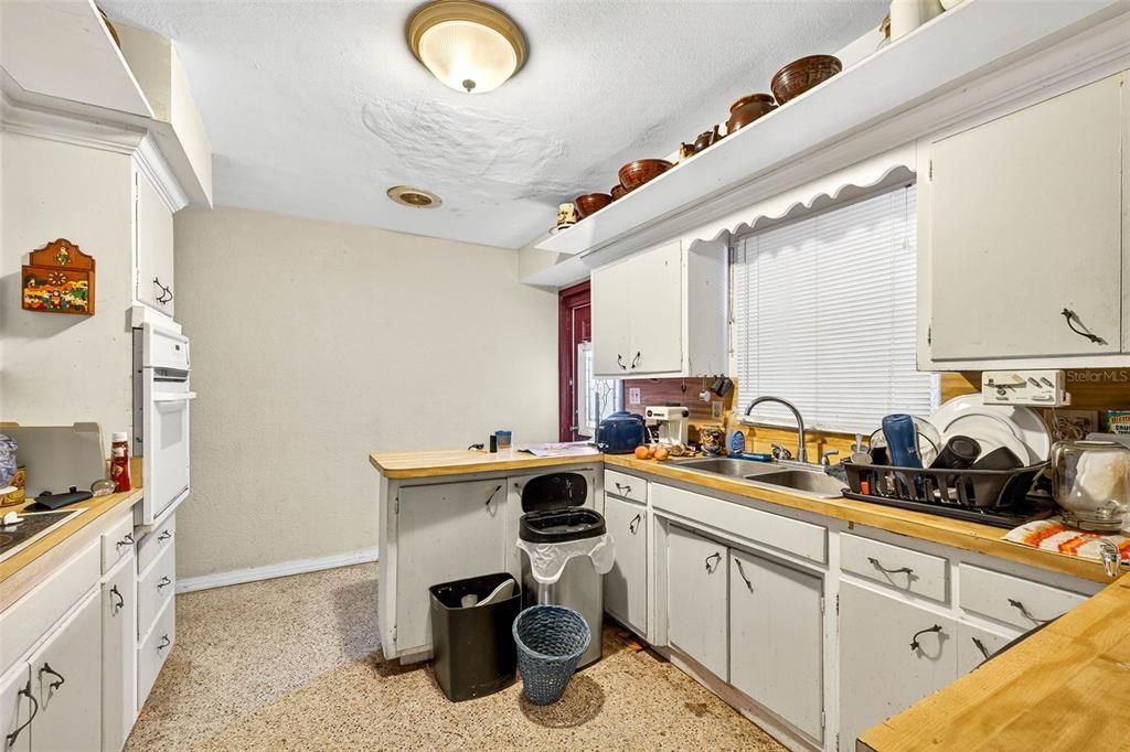 Active With Contract: $279,999 (3 beds, 2 baths, 1483 Square Feet)