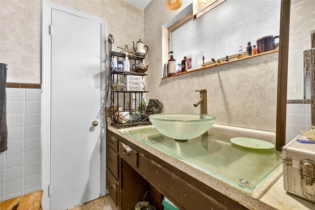 Active With Contract: $279,999 (3 beds, 2 baths, 1483 Square Feet)