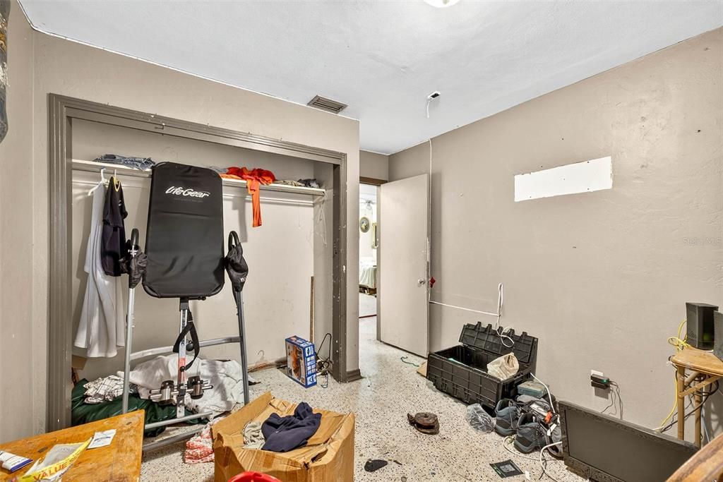 Active With Contract: $279,999 (3 beds, 2 baths, 1483 Square Feet)