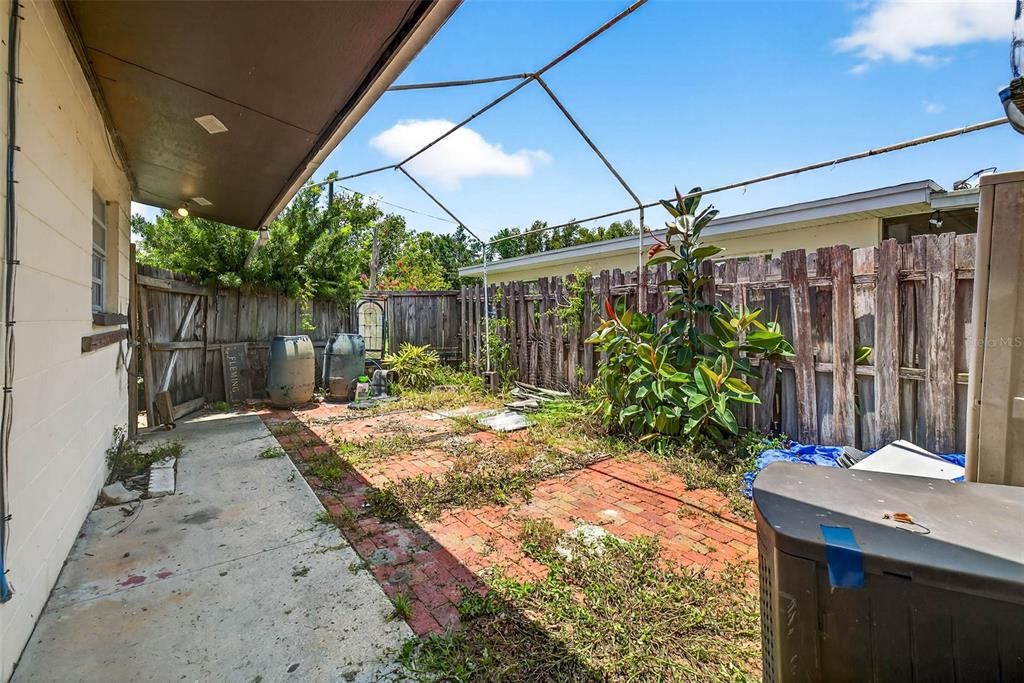 Active With Contract: $279,999 (3 beds, 2 baths, 1483 Square Feet)