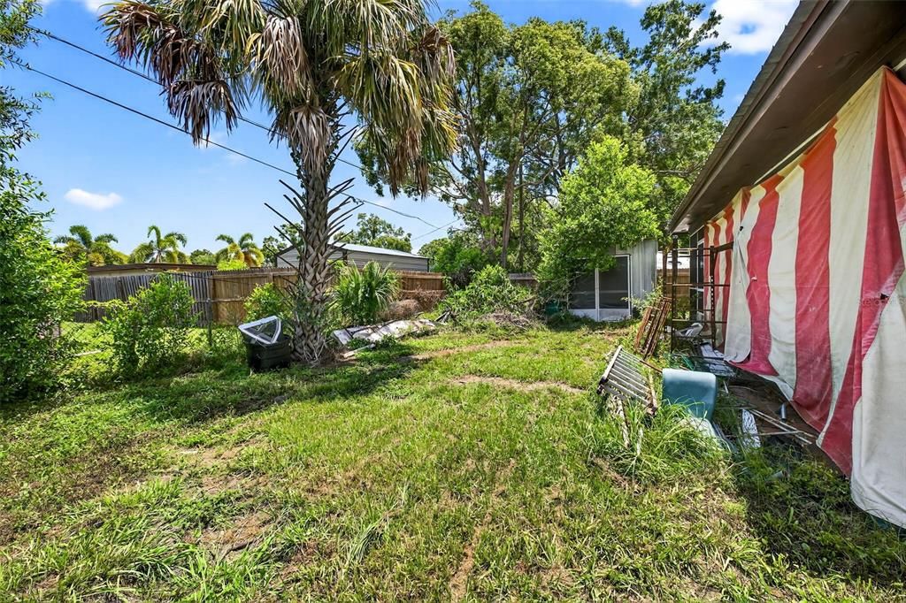 Active With Contract: $279,999 (3 beds, 2 baths, 1483 Square Feet)