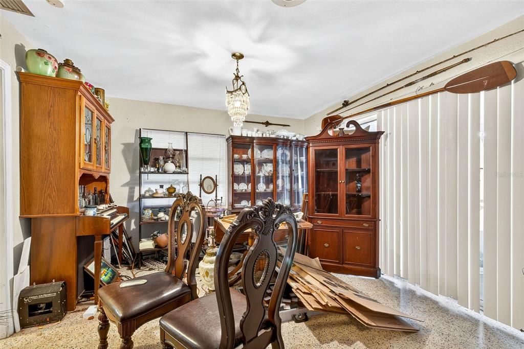 Active With Contract: $279,999 (3 beds, 2 baths, 1483 Square Feet)